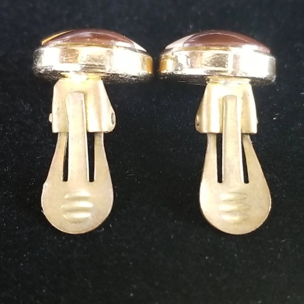 Vintage 1970s Earth Tone Inlaid Clip Earrings Gold Tone - Picture 9 of 16